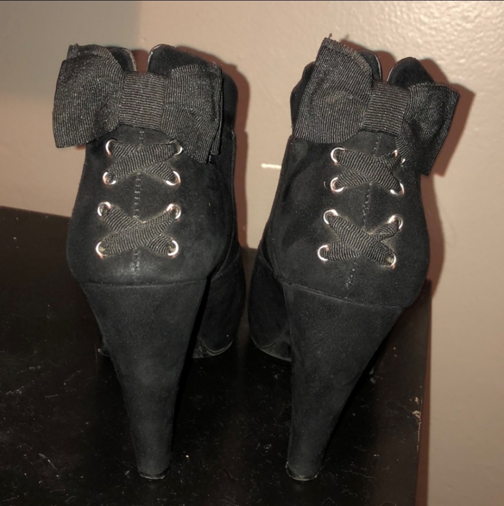 Guess lace up bow booties 8 EUC